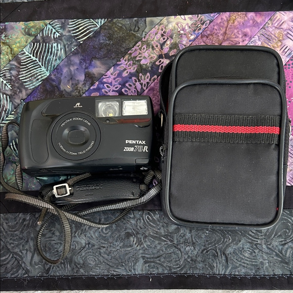 Pentax Zoom 70R Black Camera with Case